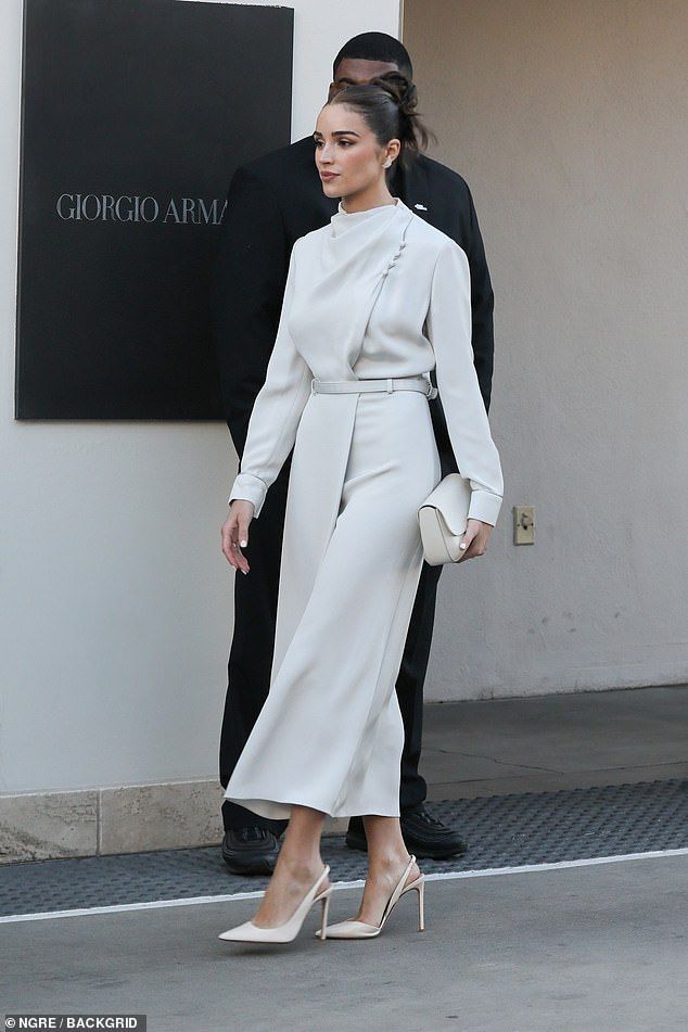 12 Dressing Mistakes a Classy Woman Never Makes