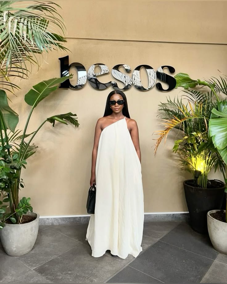 white summe dress vacation outfit